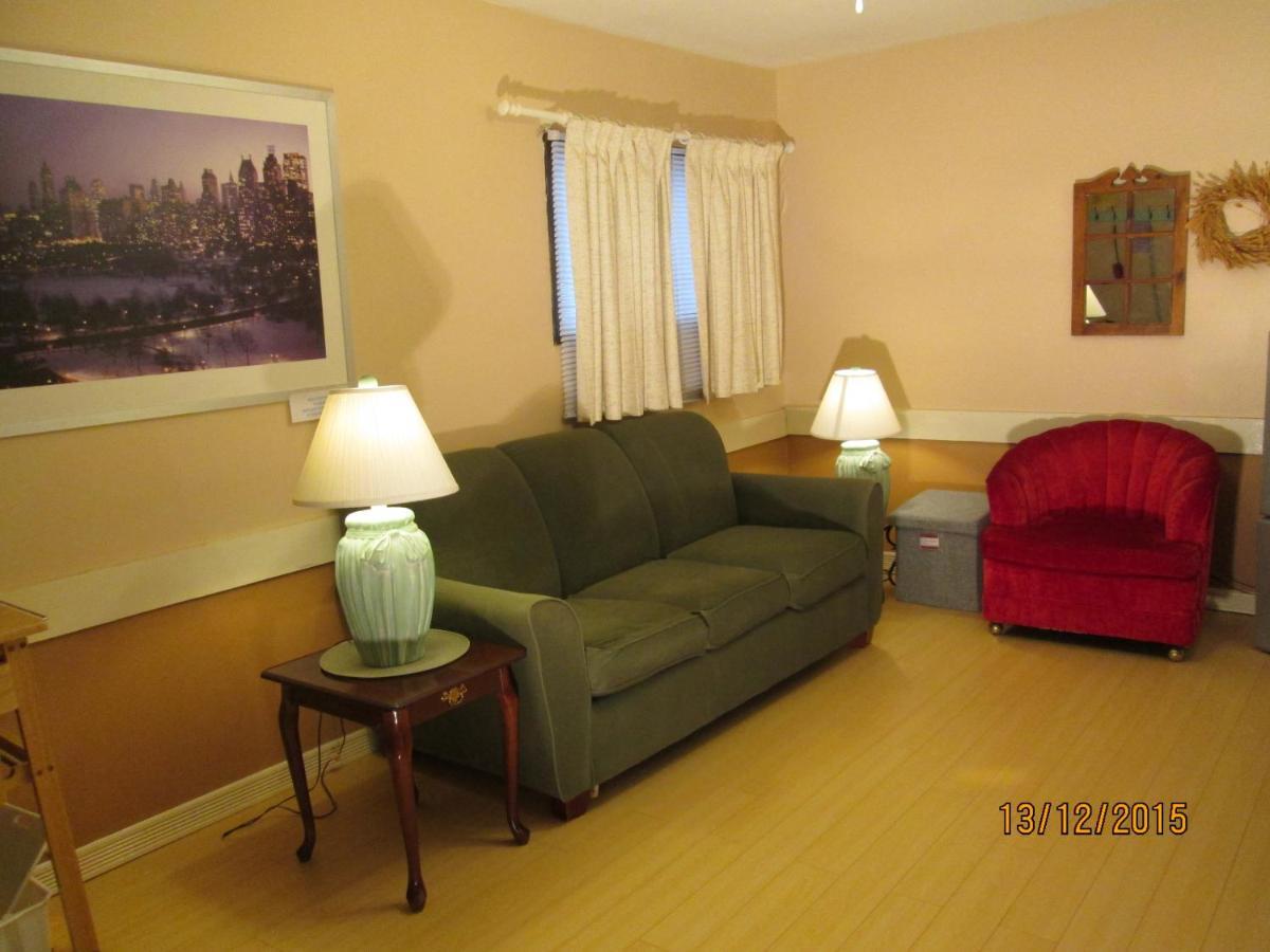 Tel-A-Friend Motel Вернон Екстер'єр фото